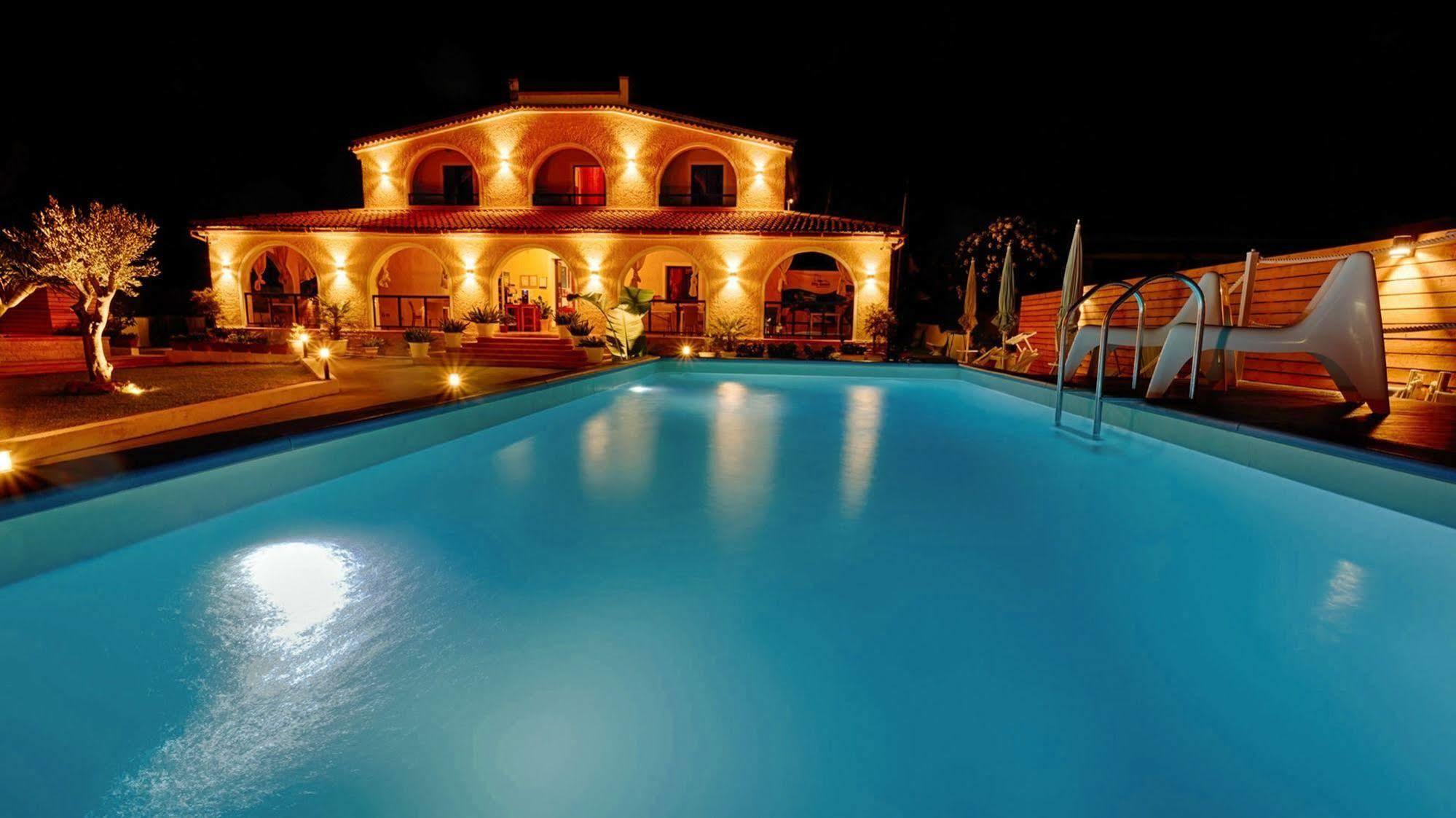 Villa Sunset B&B/Apartments Fontane Bianche Exterior photo